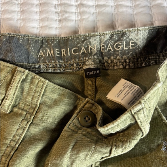 American Eagle size 6 Olive Green Embroidered Flower Boho Utility Shorts‎ - Picture 3 of 6